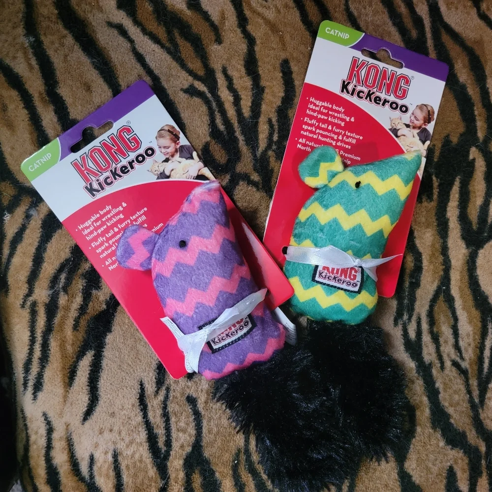 KONG Cat Kickeroo Kitten Toy Vaious Colors Zigzag Ea New